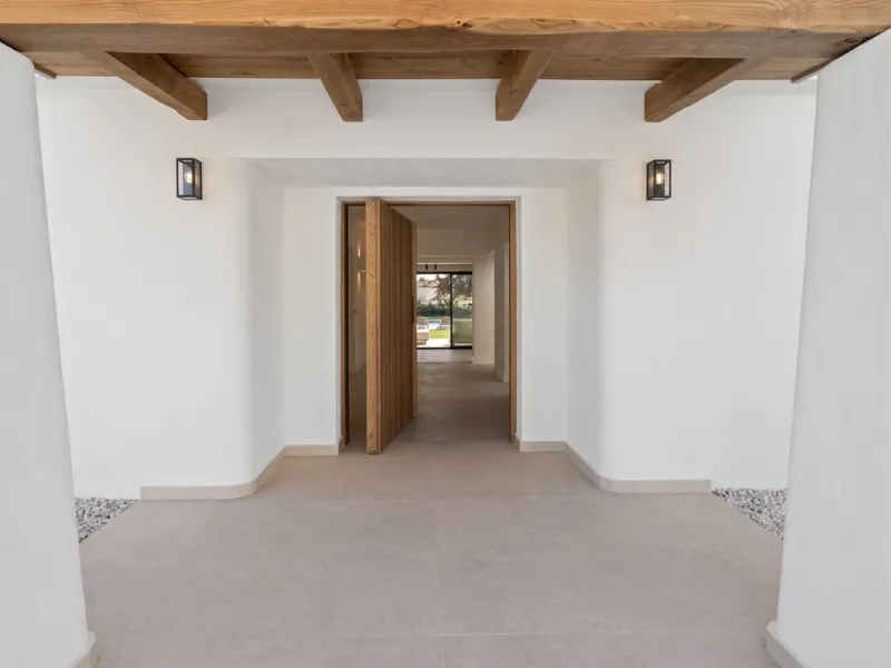House - Detached Villa в продаже в Marbella, Málaga. В доме 5 спален и 4 ванных комнат. Площадь дома 316 м². Площадь участка 2077 м²