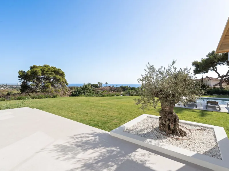House - Detached Villa в продаже в Marbella, Málaga. В доме 5 спален и 4 ванных комнат. Площадь дома 316 м². Площадь участка 2077 м²