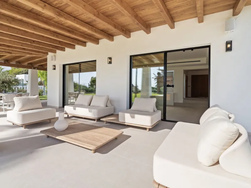 House - Detached Villa в продаже в Marbella, Málaga. В доме 5 спален и 4 ванных комнат. Площадь дома 316 м². Площадь участка 2077 м²