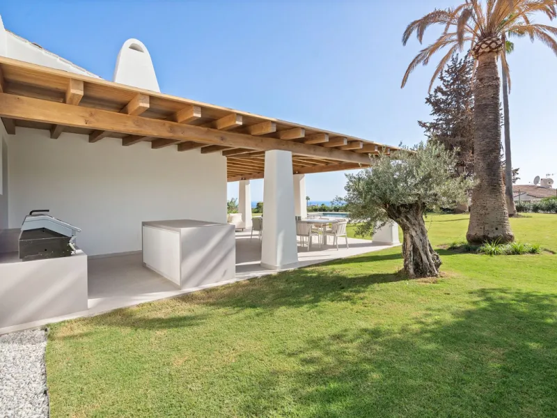 House - Detached Villa в продаже в Marbella, Málaga. В доме 5 спален и 4 ванных комнат. Площадь дома 316 м². Площадь участка 2077 м²
