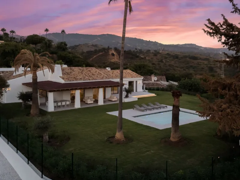 House - Detached Villa в продаже в Marbella, Málaga. В доме 5 спален и 4 ванных комнат. Площадь дома 316 м². Площадь участка 2077 м²