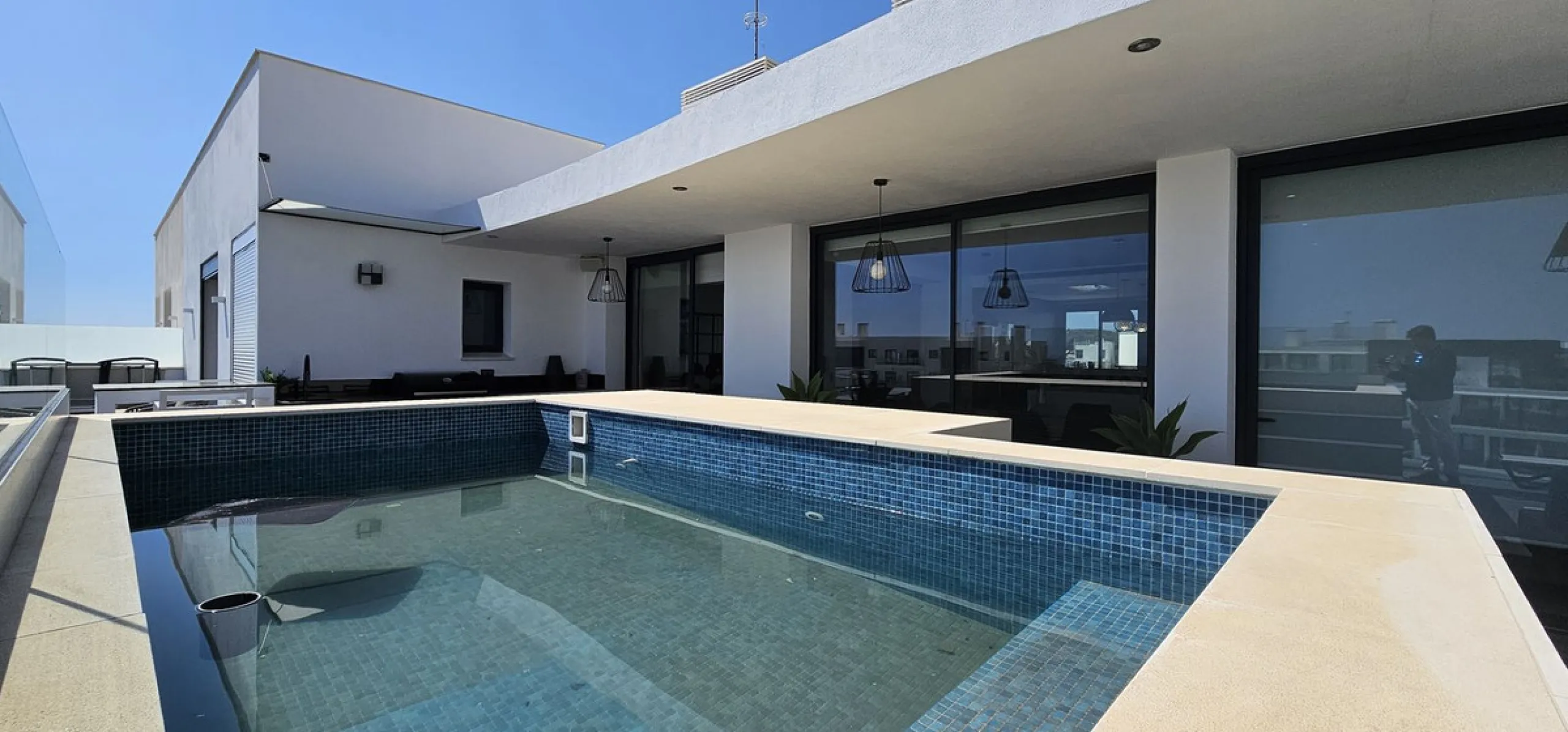 Penthouse for sale in Higueron West Phase III. With private pool.