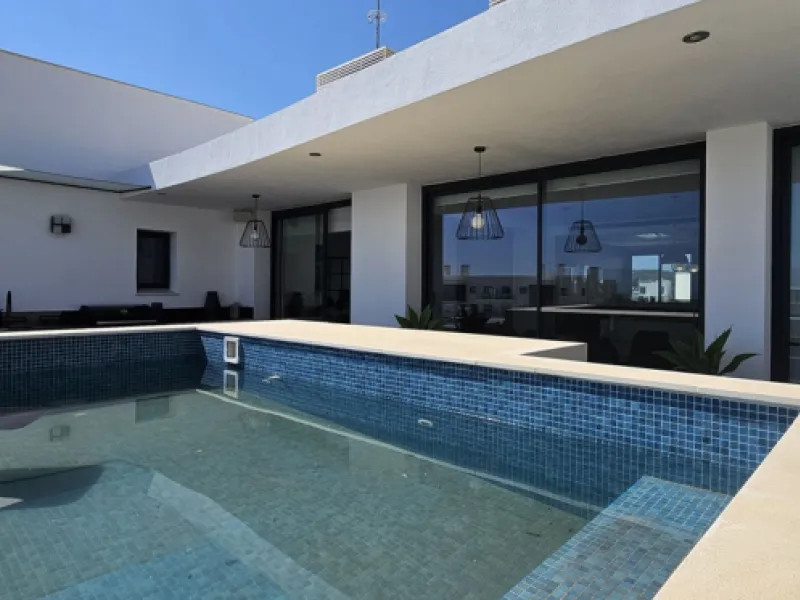 Penthouse for sale in Higueron West Phase III. With private pool.