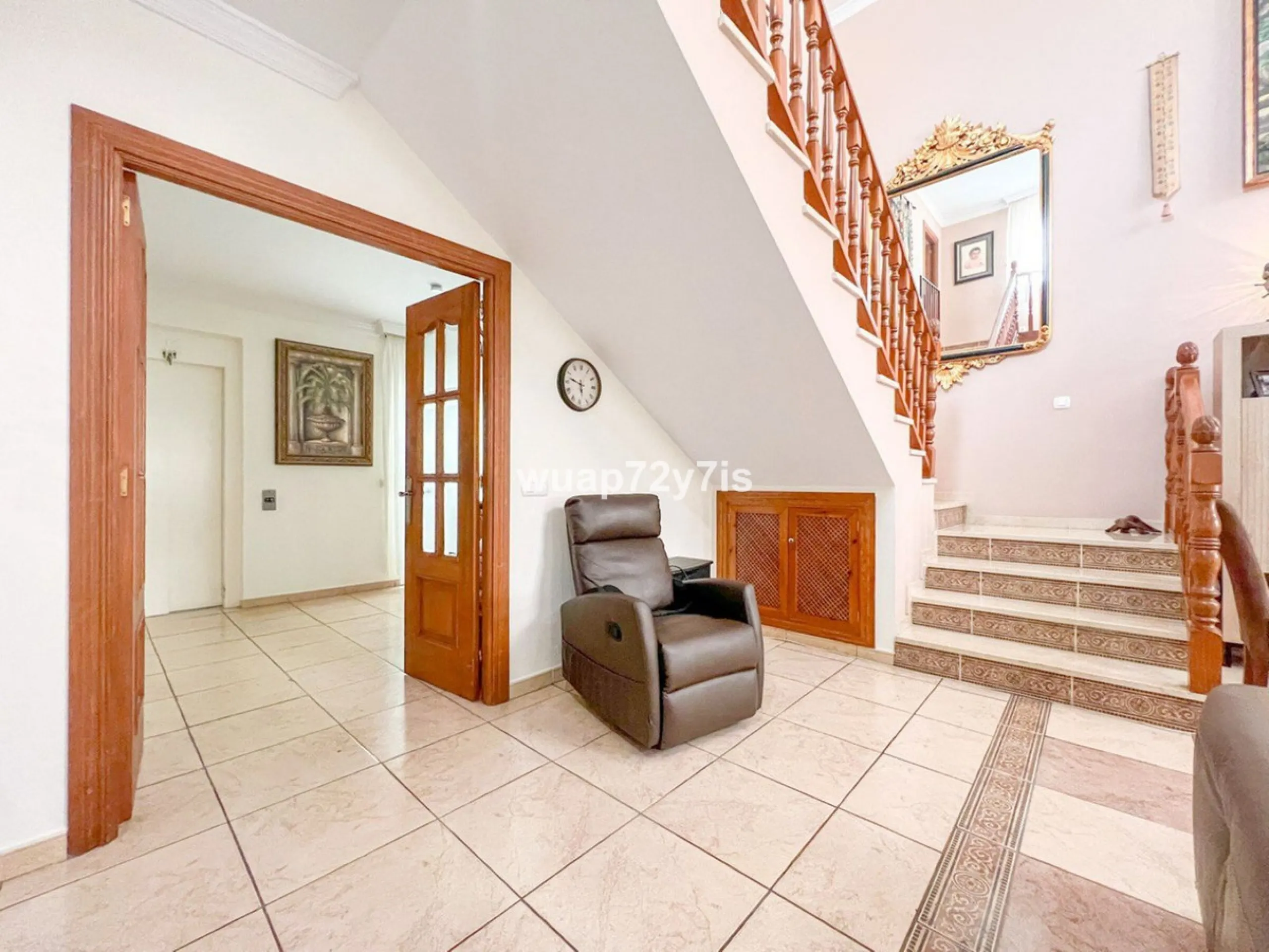 House - Semi-Detached House в продаже в Estepona, Málaga. В доме 5 спален и 4 ванных комнат. Площадь дома 340 м²