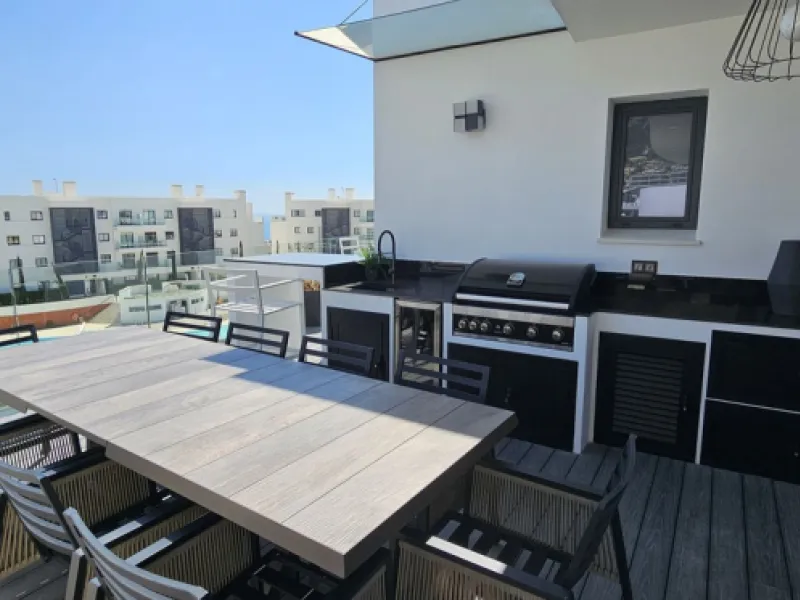 Penthouse for sale in Higueron West Phase III. With private pool.