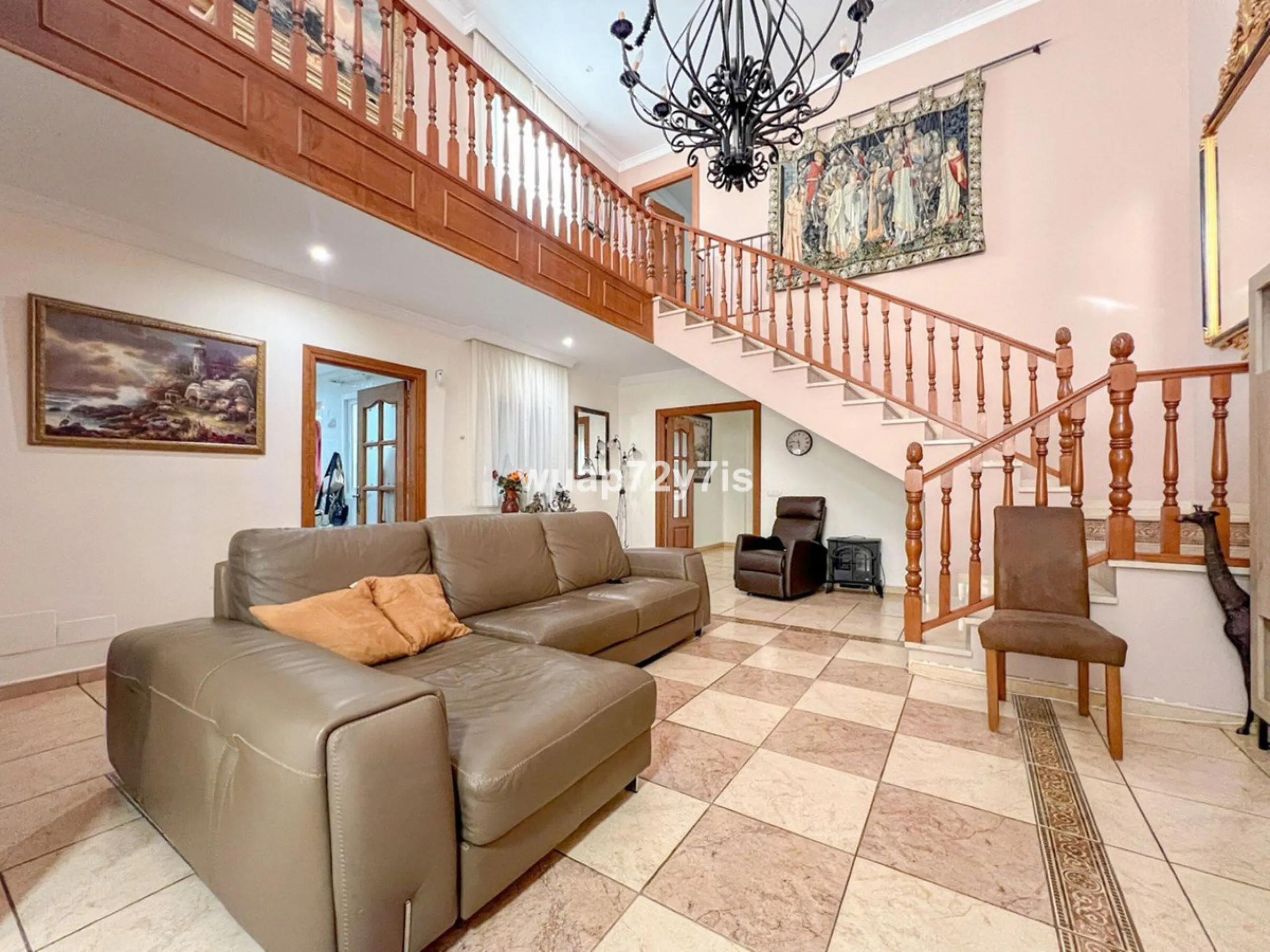House - Semi-Detached House в продаже в Estepona, Málaga. В доме 5 спален и 4 ванных комнат. Площадь дома 340 м²