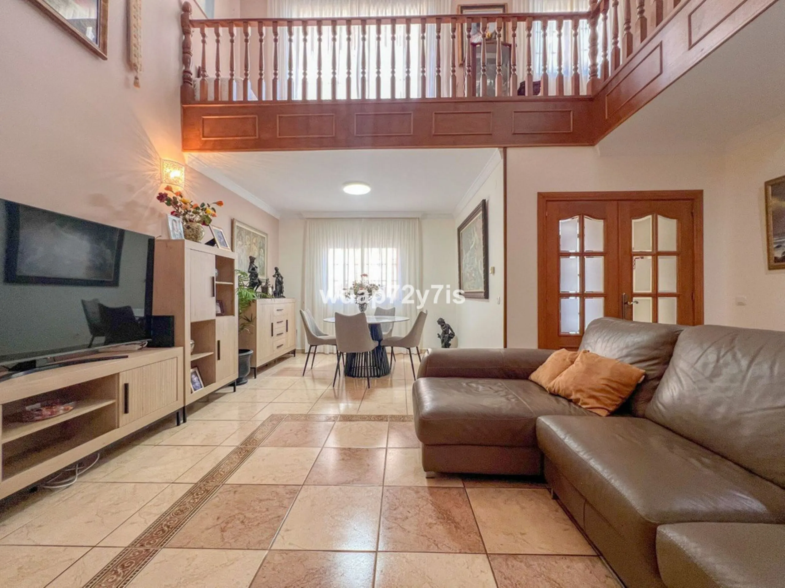 House - Semi-Detached House в продаже в Estepona, Málaga. В доме 5 спален и 4 ванных комнат. Площадь дома 340 м²