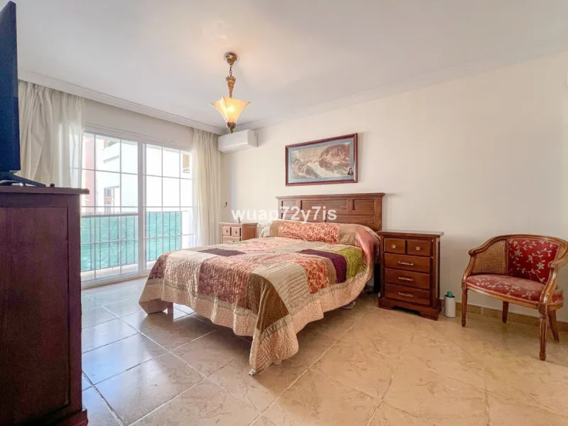 House - Semi-Detached House в продаже в Estepona, Málaga. В доме 5 спален и 4 ванных комнат. Площадь дома 340 м²