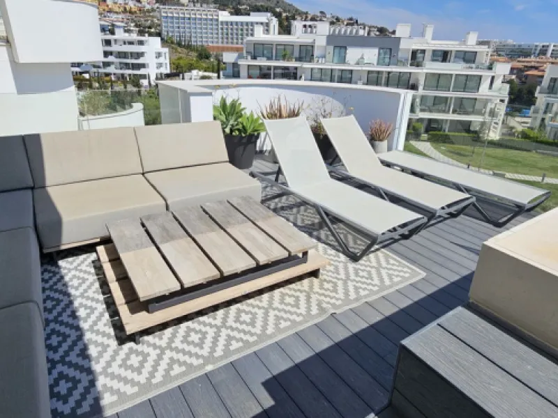 Penthouse for sale in Higueron West Phase III. With private pool.