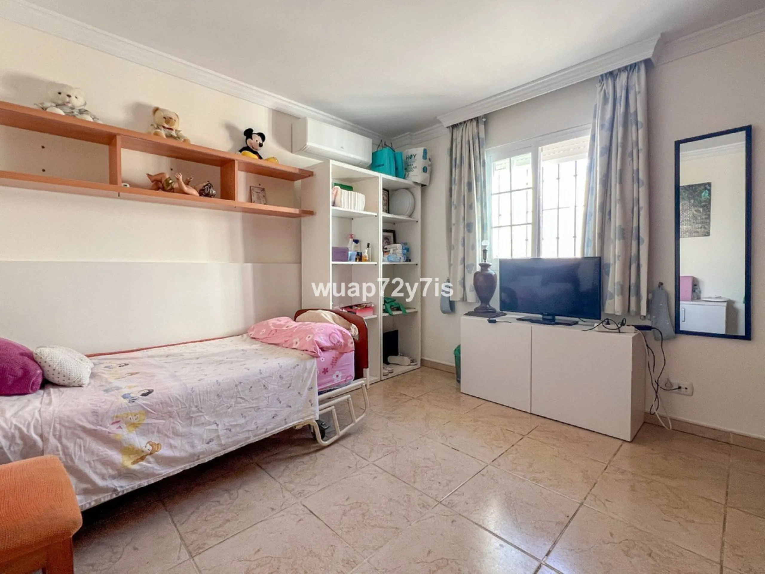 House - Semi-Detached House в продаже в Estepona, Málaga. В доме 5 спален и 4 ванных комнат. Площадь дома 340 м²