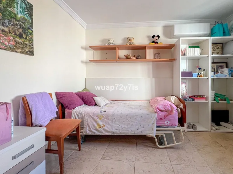 House - Semi-Detached House в продаже в Estepona, Málaga. В доме 5 спален и 4 ванных комнат. Площадь дома 340 м²