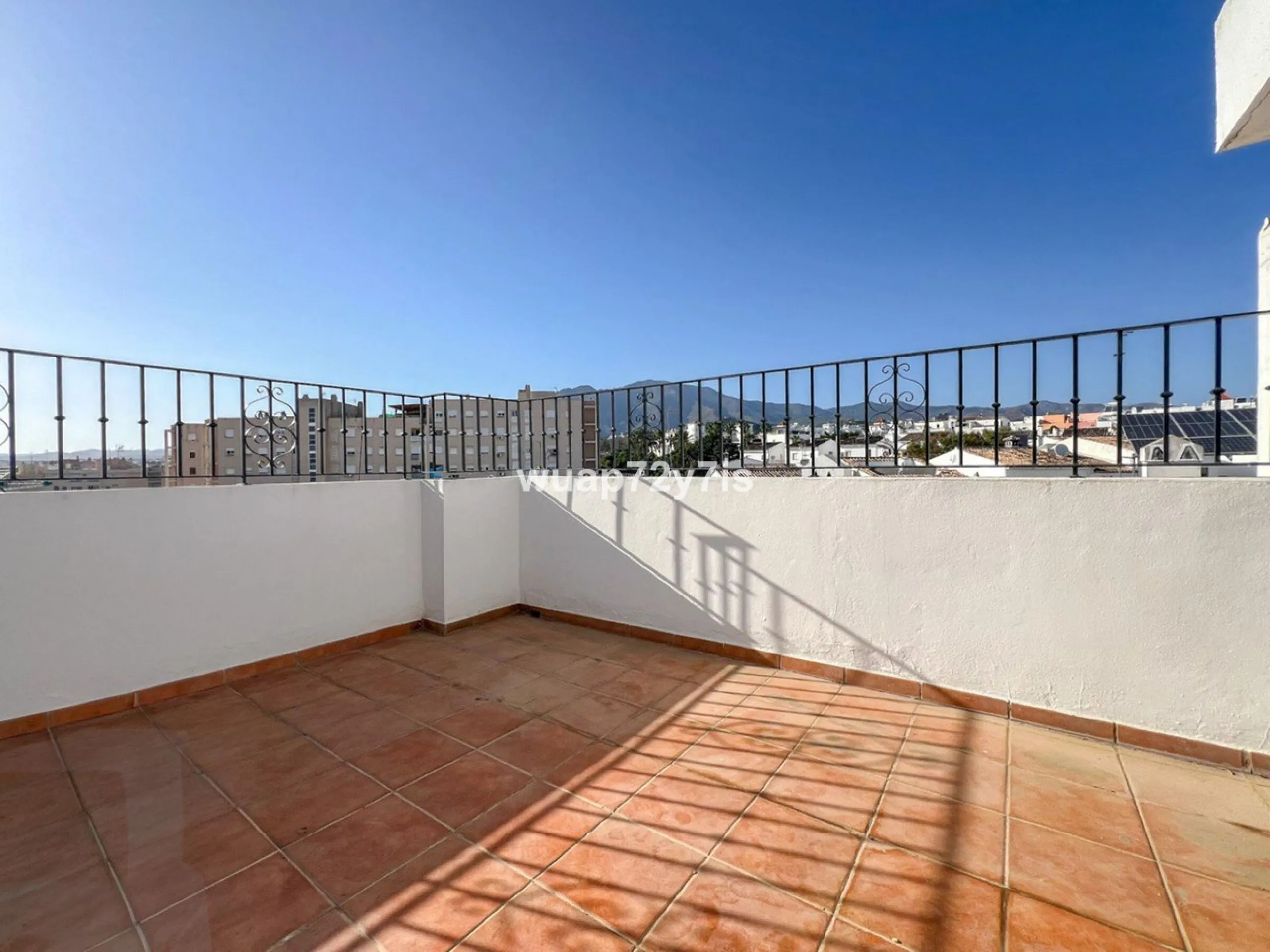 House - Semi-Detached House в продаже в Estepona, Málaga. В доме 5 спален и 4 ванных комнат. Площадь дома 340 м²