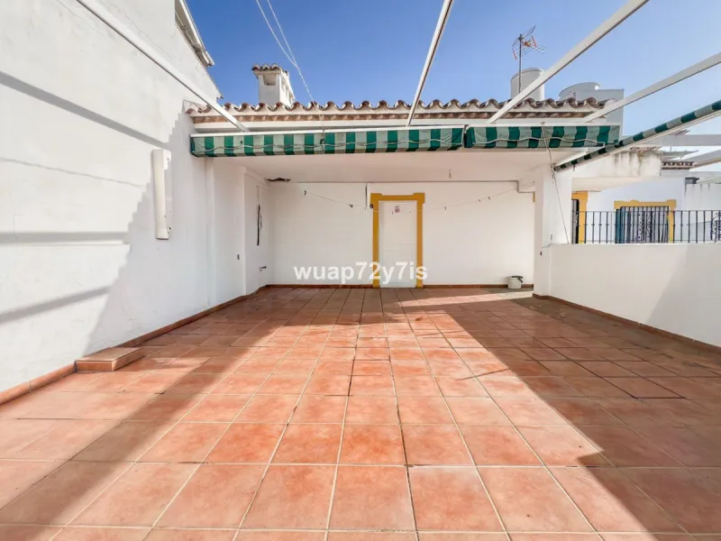 House - Semi-Detached House в продаже в Estepona, Málaga. В доме 5 спален и 4 ванных комнат. Площадь дома 340 м²