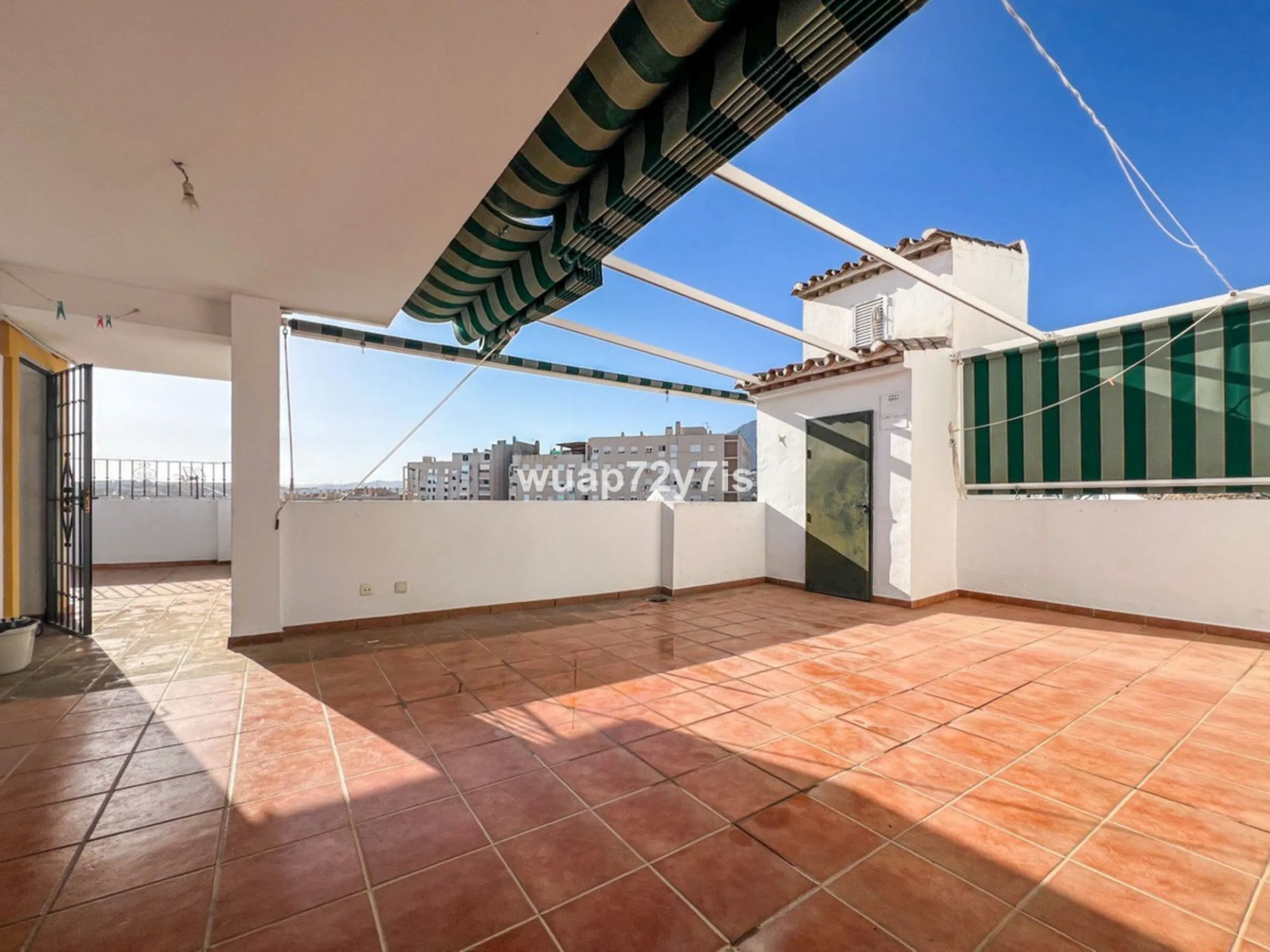 House - Semi-Detached House в продаже в Estepona, Málaga. В доме 5 спален и 4 ванных комнат. Площадь дома 340 м²
