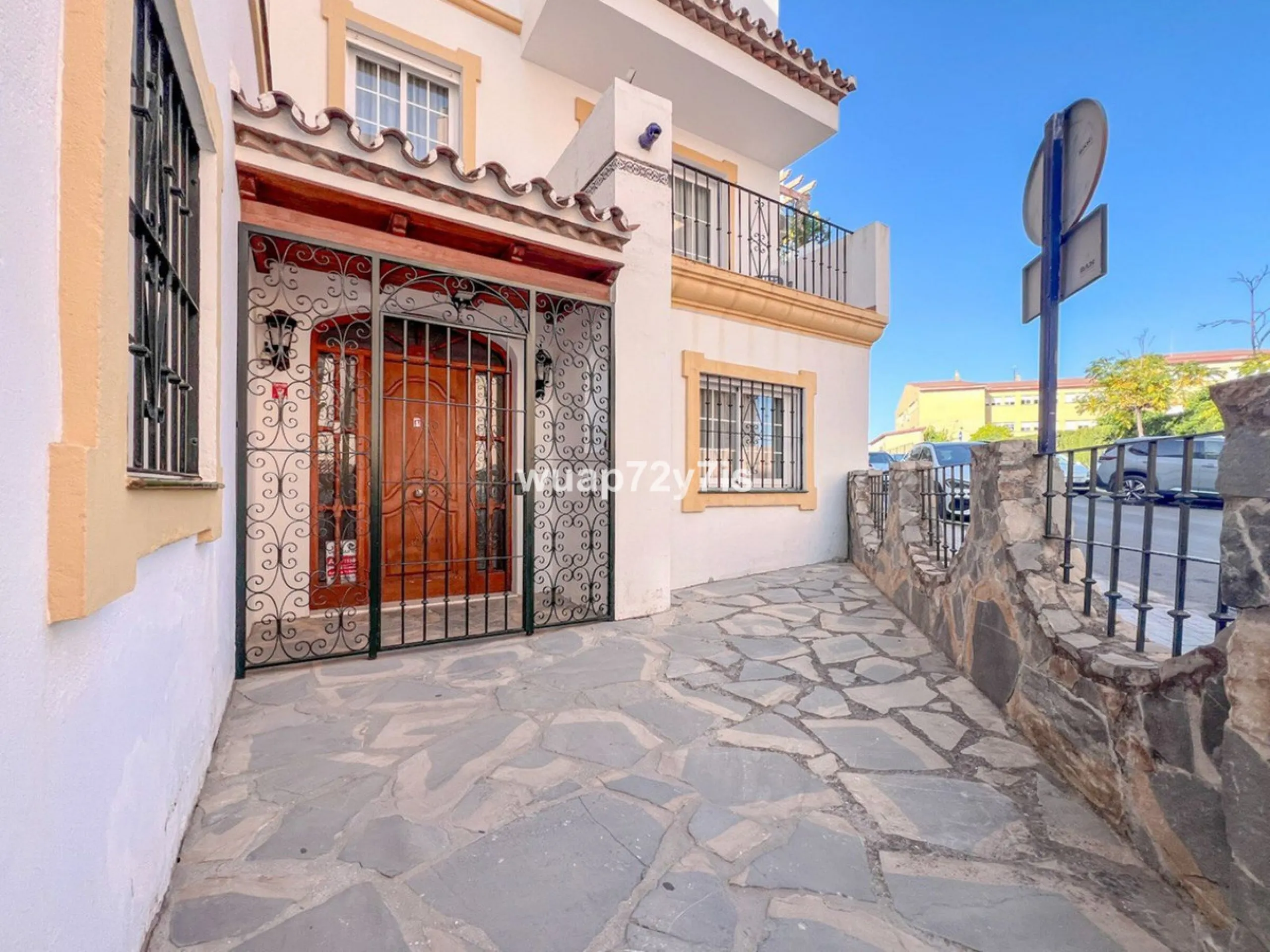 House - Semi-Detached House в продаже в Estepona, Málaga. В доме 5 спален и 4 ванных комнат. Площадь дома 340 м²