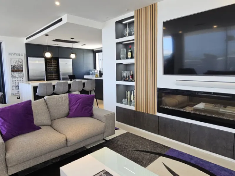 Penthouse for sale in Higueron West Phase III. With private pool.