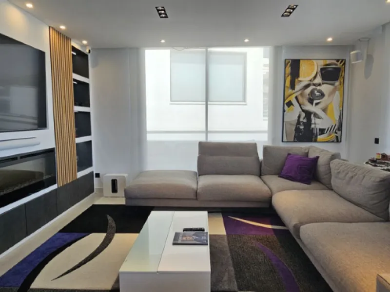 Penthouse for sale in Higueron West Phase III. With private pool.