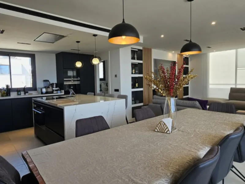 Penthouse for sale in Higueron West Phase III. With private pool.
