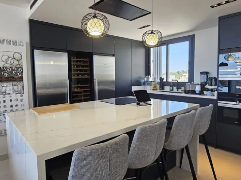 Penthouse for sale in Higueron West Phase III. With private pool.