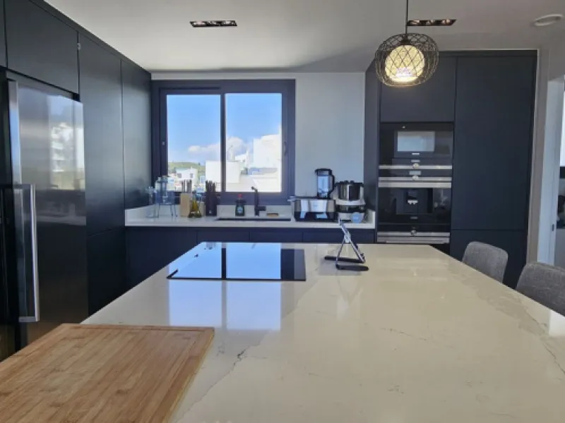 Penthouse for sale in Higueron West Phase III. With private pool.