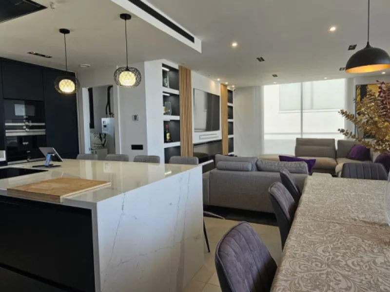 Penthouse for sale in Higueron West Phase III. With private pool.
