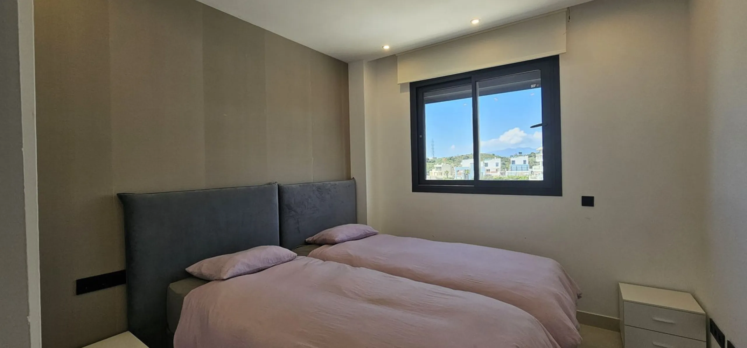 Penthouse for sale in Higueron West Phase III. With private pool.