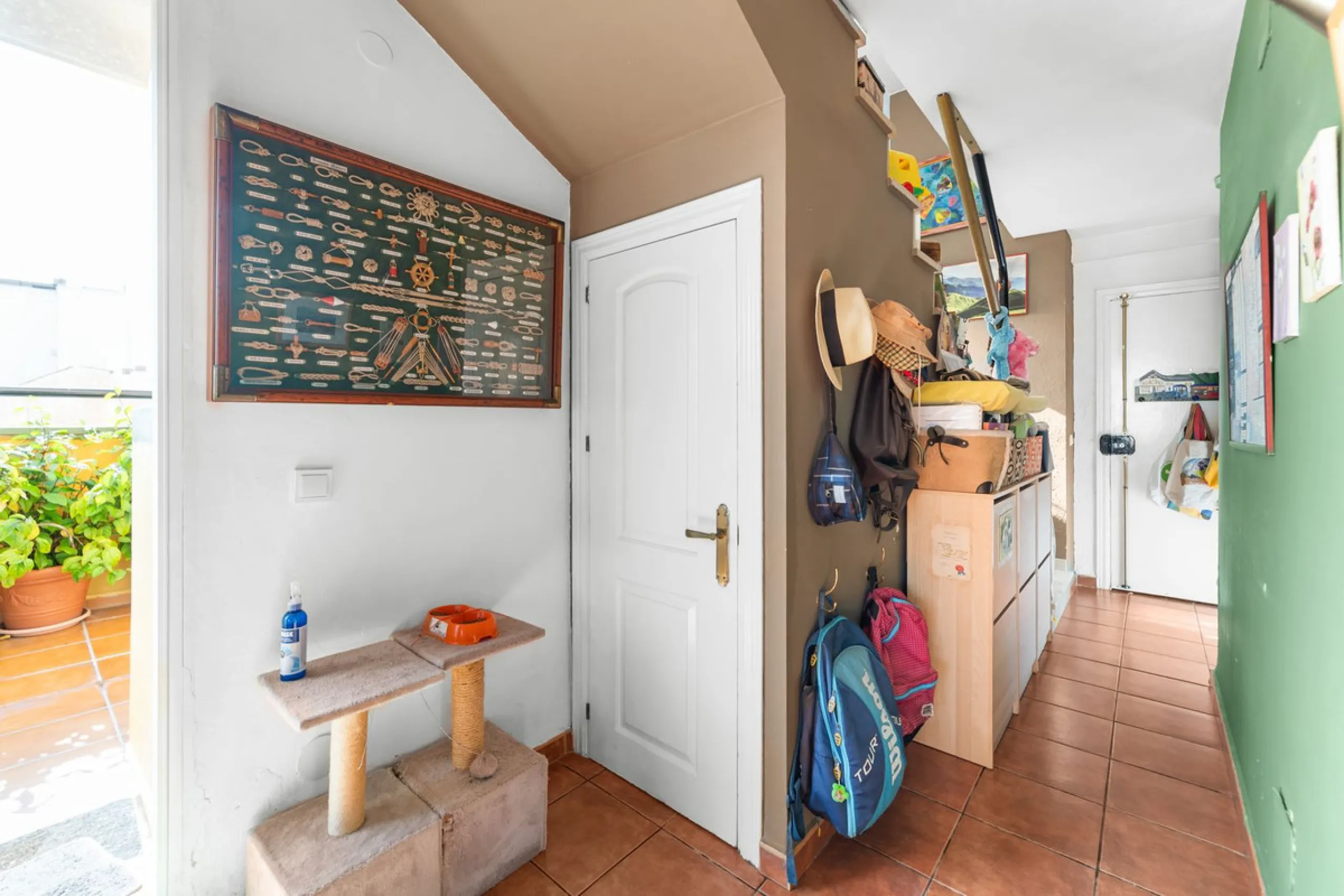 Big and cozy apartment in the center of Malaga city just a brisk 7 min walk down to the beach and 30 minutes to the center. This apartment located on the last floor of the building is a duplex with lots of space and natural light. We actually have 2 apart
