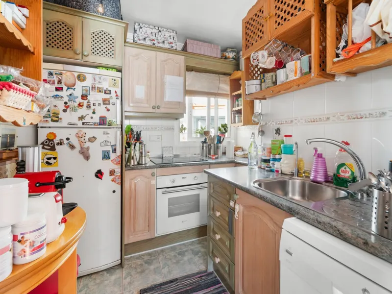 Big and cozy apartment in the center of Malaga city just a brisk 7 min walk down to the beach and 30 minutes to the center. This apartment located on the last floor of the building is a duplex with lots of space and natural light. We actually have 2 apart