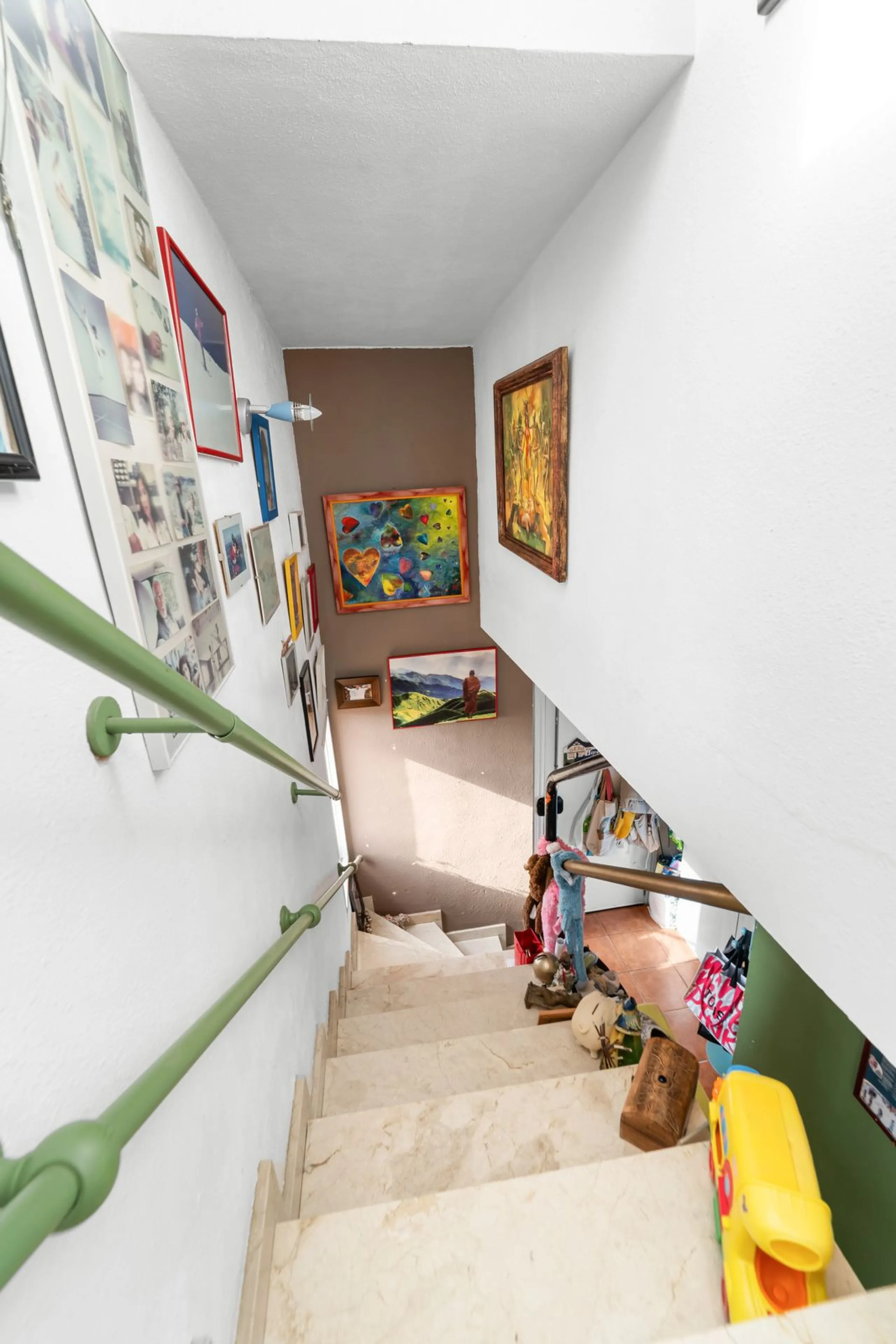 Big and cozy apartment in the center of Malaga city just a brisk 7 min walk down to the beach and 30 minutes to the center. This apartment located on the last floor of the building is a duplex with lots of space and natural light. We actually have 2 apart