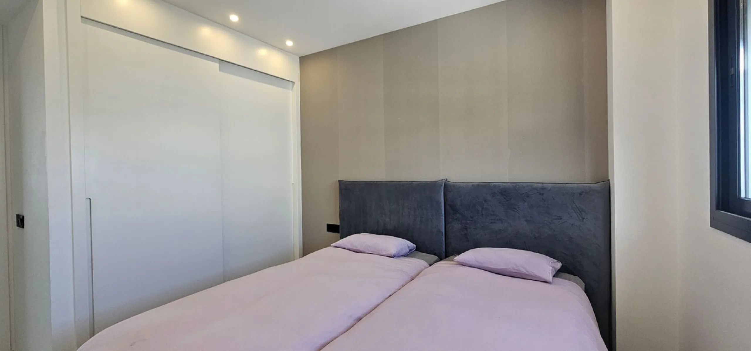Penthouse for sale in Higueron West Phase III. With private pool.