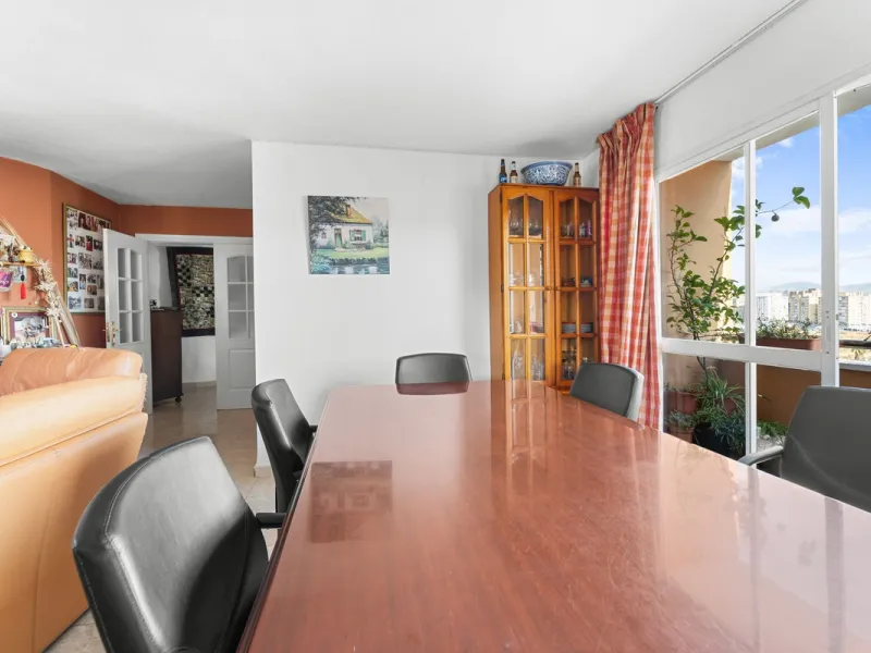Big and cozy apartment in the center of Malaga city just a brisk 7 min walk down to the beach and 30 minutes to the center. This apartment located on the last floor of the building is a duplex with lots of space and natural light. We actually have 2 apart