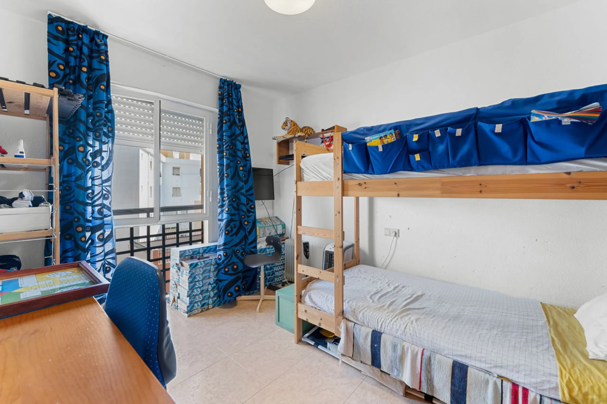 Big and cozy apartment in the center of Malaga city just a brisk 7 min walk down to the beach and 30 minutes to the center. This apartment located on the last floor of the building is a duplex with lots of space and natural light. We actually have 2 apart