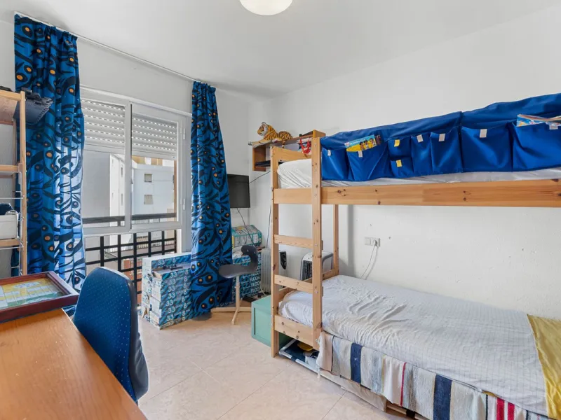 Big and cozy apartment in the center of Malaga city just a brisk 7 min walk down to the beach and 30 minutes to the center. This apartment located on the last floor of the building is a duplex with lots of space and natural light. We actually have 2 apart
