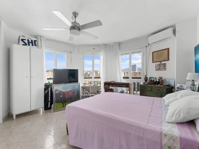 Big and cozy apartment in the center of Malaga city just a brisk 7 min walk down to the beach and 30 minutes to the center. This apartment located on the last floor of the building is a duplex with lots of space and natural light. We actually have 2 apart
