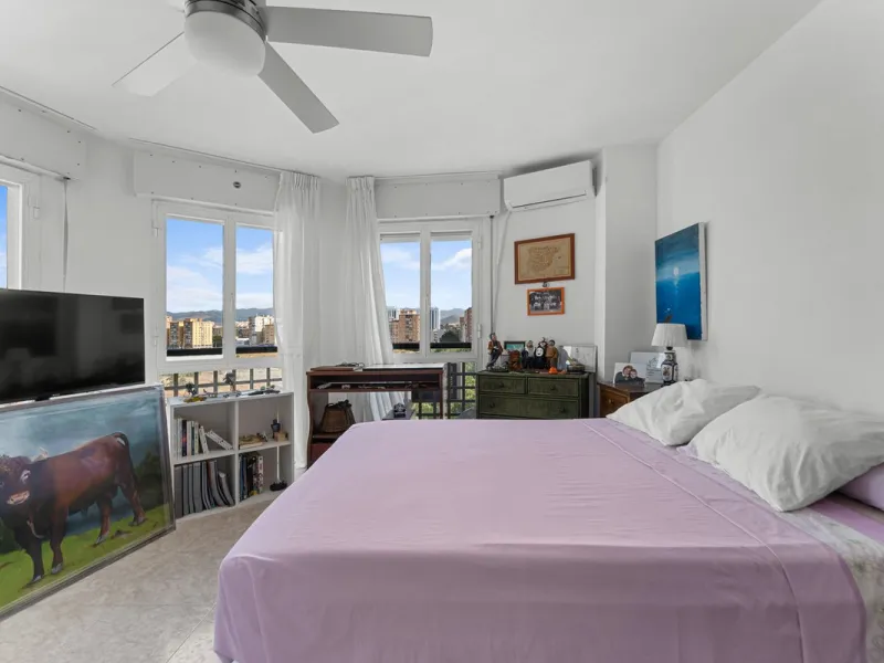 Big and cozy apartment in the center of Malaga city just a brisk 7 min walk down to the beach and 30 minutes to the center. This apartment located on the last floor of the building is a duplex with lots of space and natural light. We actually have 2 apart