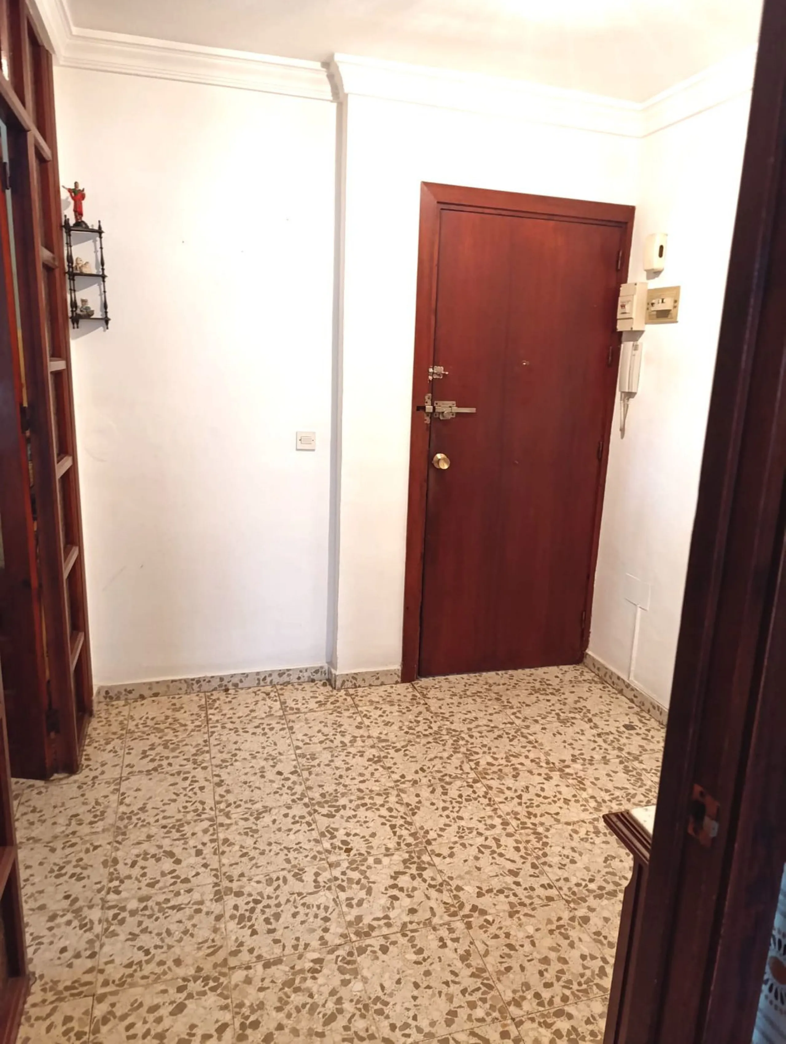 Spacious and Luminous 3-Bedroom Apartment in the Heart of Estepona's Centro – Exterior-Facing with Terrace, Elevator, and Prime Beach Proximity!