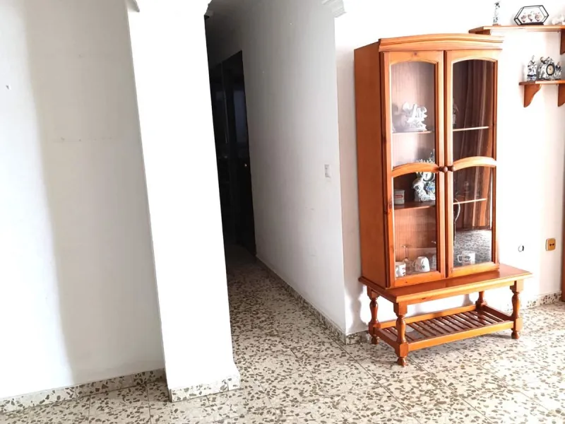 Spacious and Luminous 3-Bedroom Apartment in the Heart of Estepona's Centro – Exterior-Facing with Terrace, Elevator, and Prime Beach Proximity!