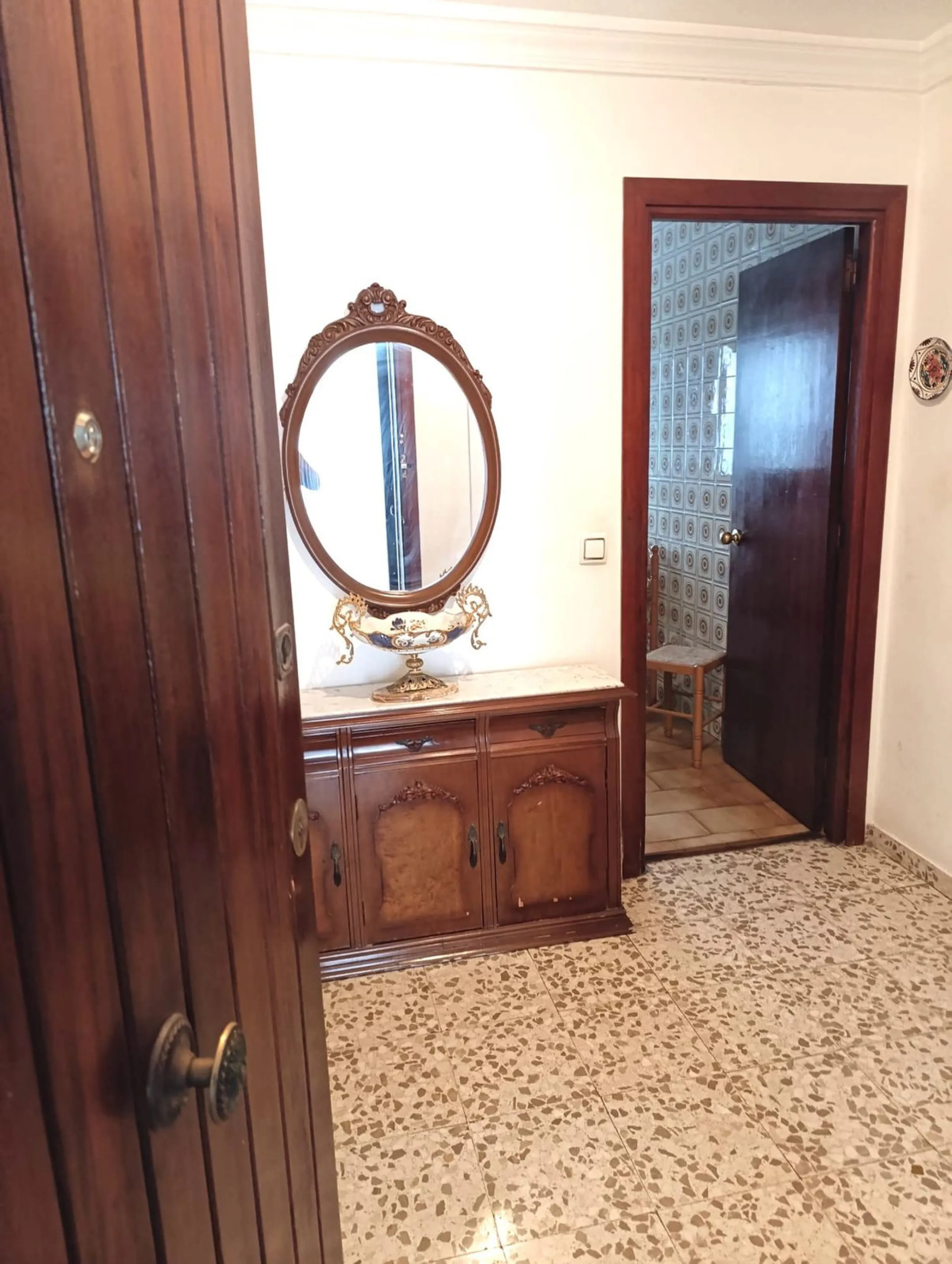 Spacious and Luminous 3-Bedroom Apartment in the Heart of Estepona's Centro – Exterior-Facing with Terrace, Elevator, and Prime Beach Proximity!