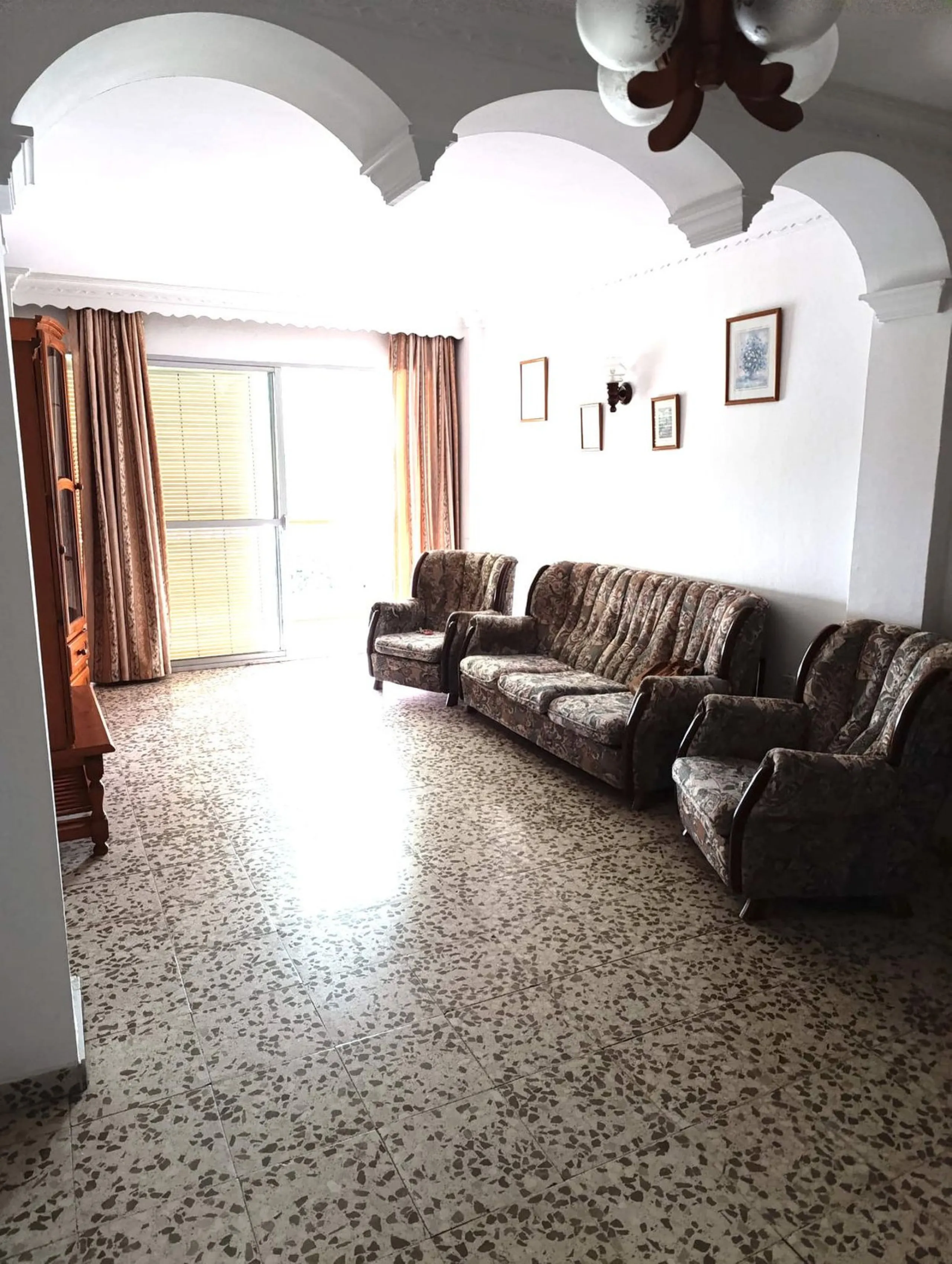Spacious and Luminous 3-Bedroom Apartment in the Heart of Estepona's Centro – Exterior-Facing with Terrace, Elevator, and Prime Beach Proximity!
