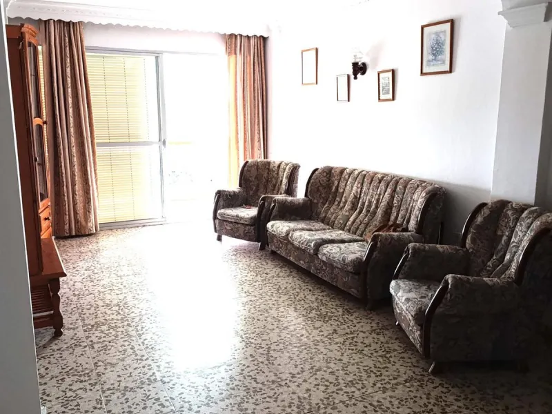Spacious and Luminous 3-Bedroom Apartment in the Heart of Estepona's Centro – Exterior-Facing with Terrace, Elevator, and Prime Beach Proximity!