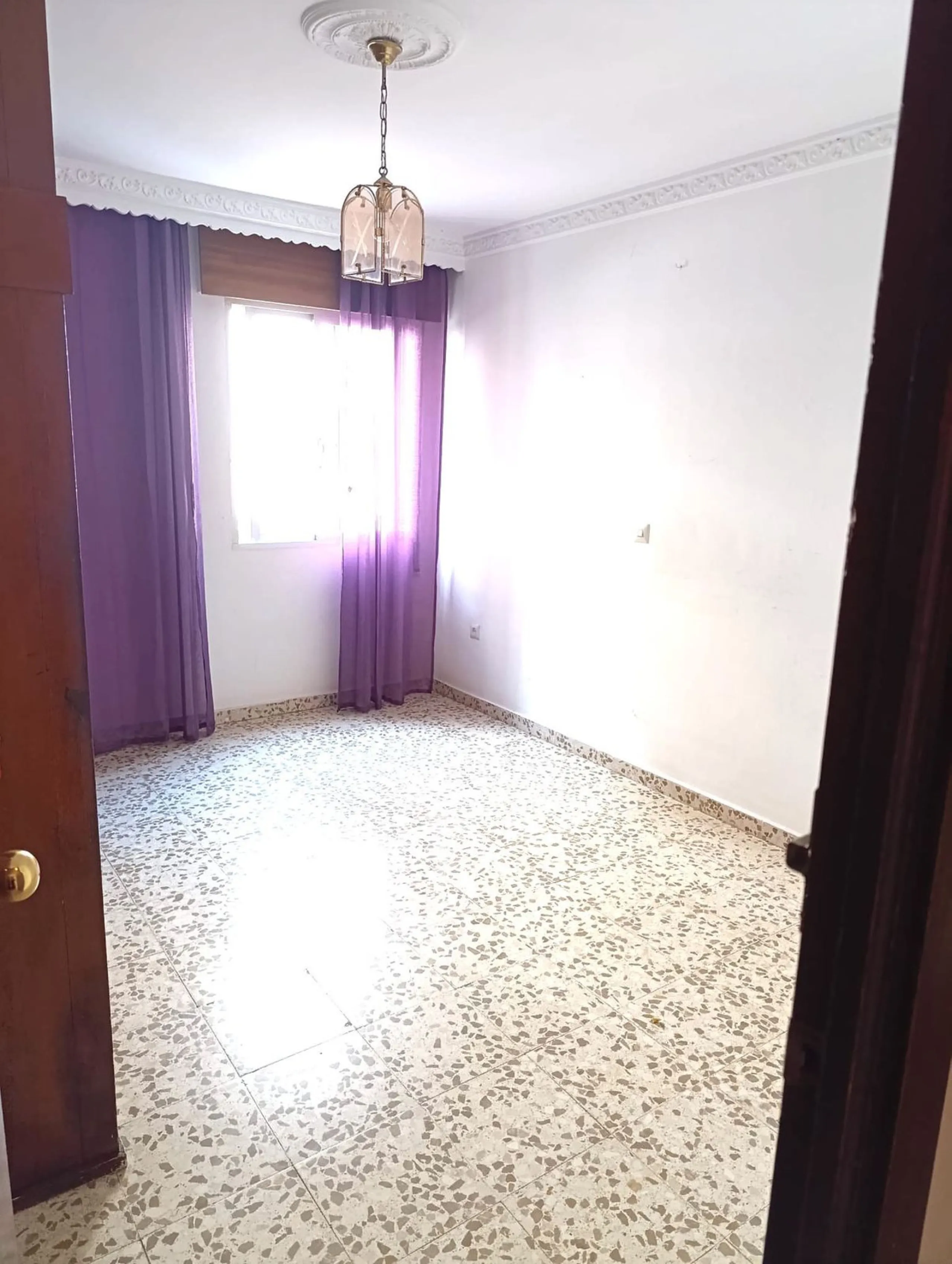 Spacious and Luminous 3-Bedroom Apartment in the Heart of Estepona's Centro – Exterior-Facing with Terrace, Elevator, and Prime Beach Proximity!
