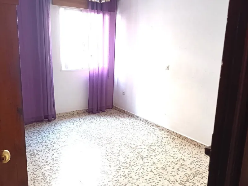 Spacious and Luminous 3-Bedroom Apartment in the Heart of Estepona's Centro – Exterior-Facing with Terrace, Elevator, and Prime Beach Proximity!