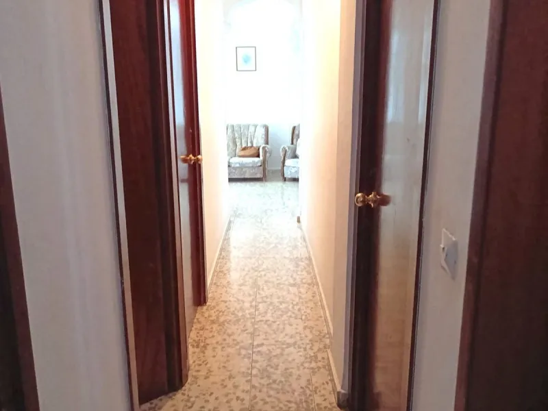 Spacious and Luminous 3-Bedroom Apartment in the Heart of Estepona's Centro – Exterior-Facing with Terrace, Elevator, and Prime Beach Proximity!