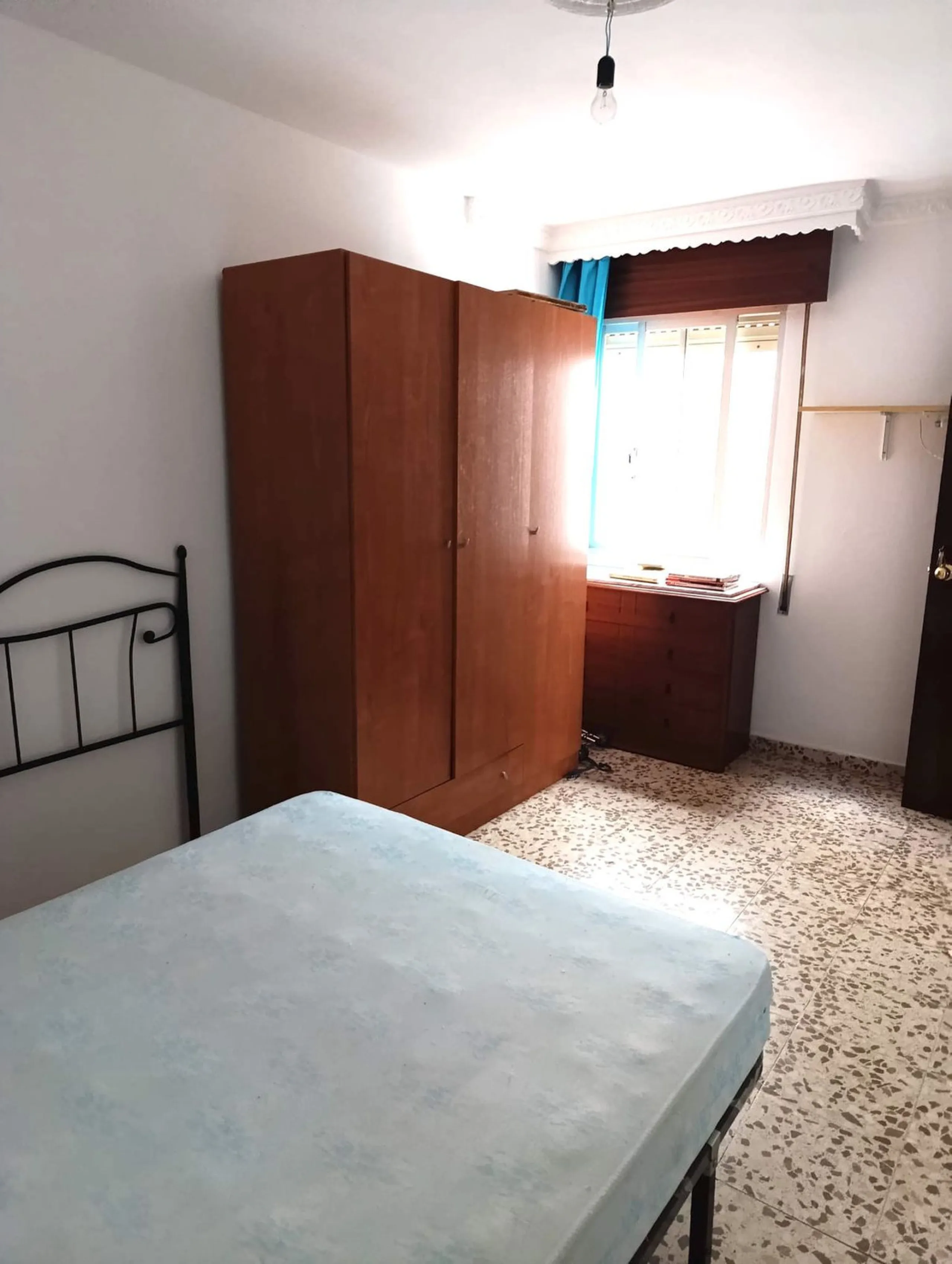 Spacious and Luminous 3-Bedroom Apartment in the Heart of Estepona's Centro – Exterior-Facing with Terrace, Elevator, and Prime Beach Proximity!
