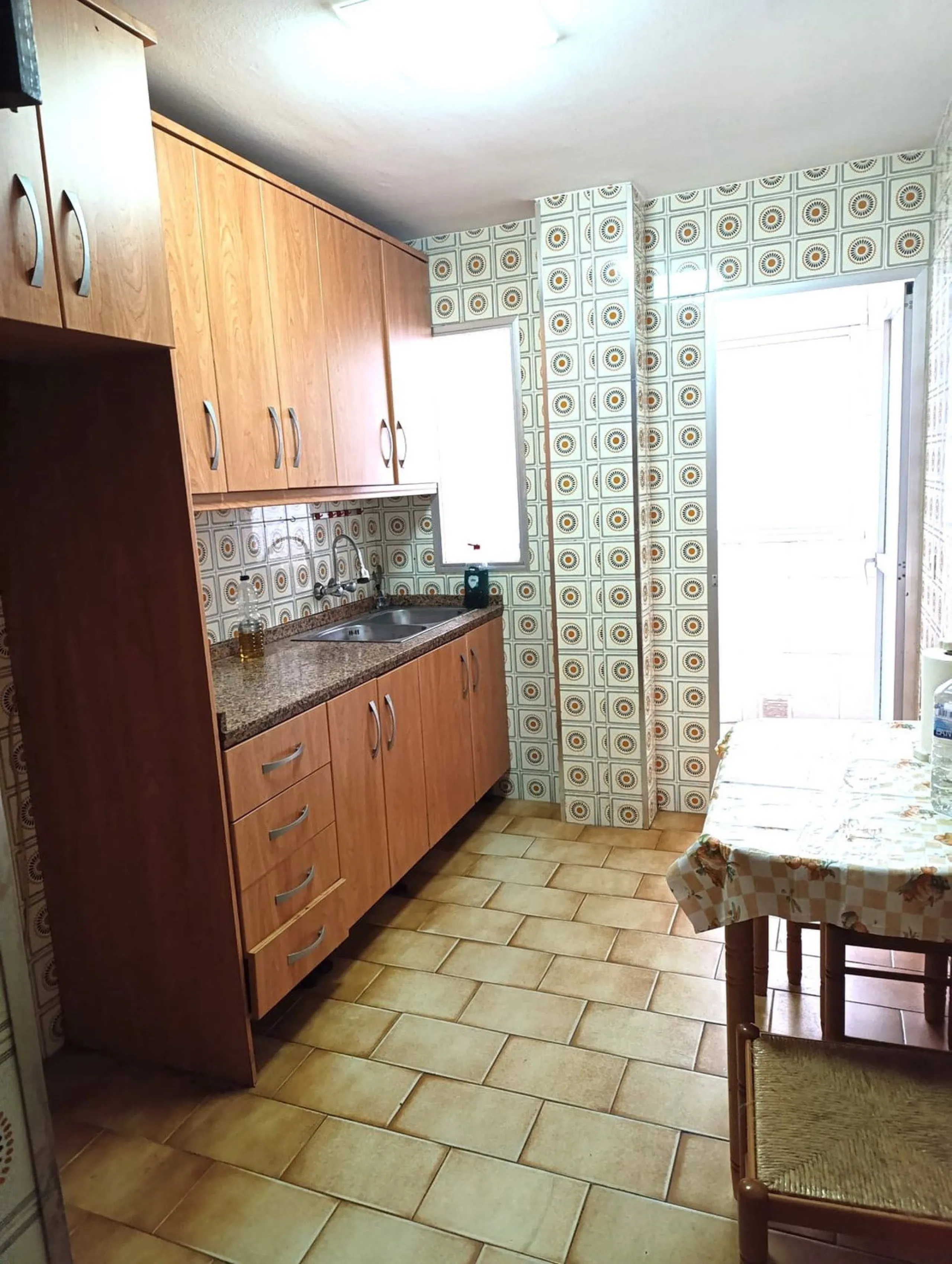 Spacious and Luminous 3-Bedroom Apartment in the Heart of Estepona's Centro – Exterior-Facing with Terrace, Elevator, and Prime Beach Proximity!