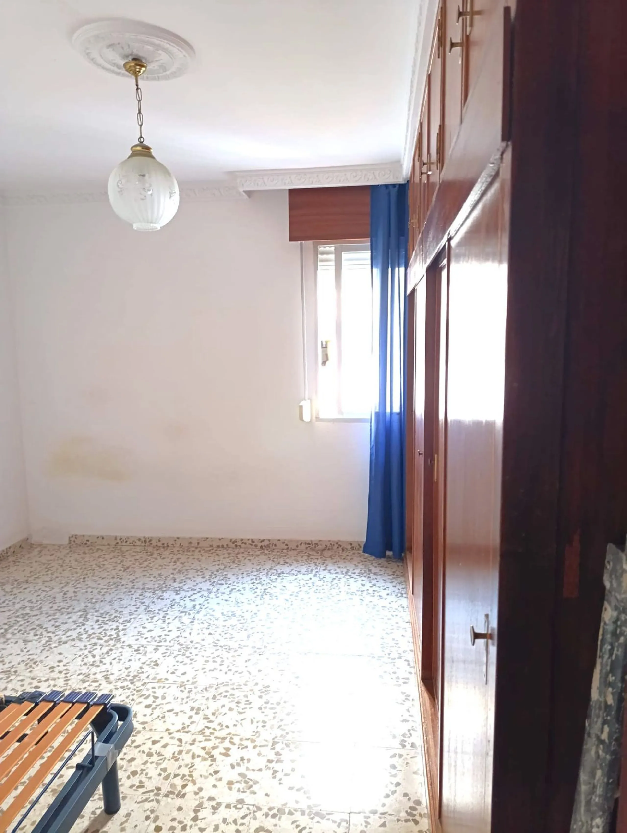 Spacious and Luminous 3-Bedroom Apartment in the Heart of Estepona's Centro – Exterior-Facing with Terrace, Elevator, and Prime Beach Proximity!