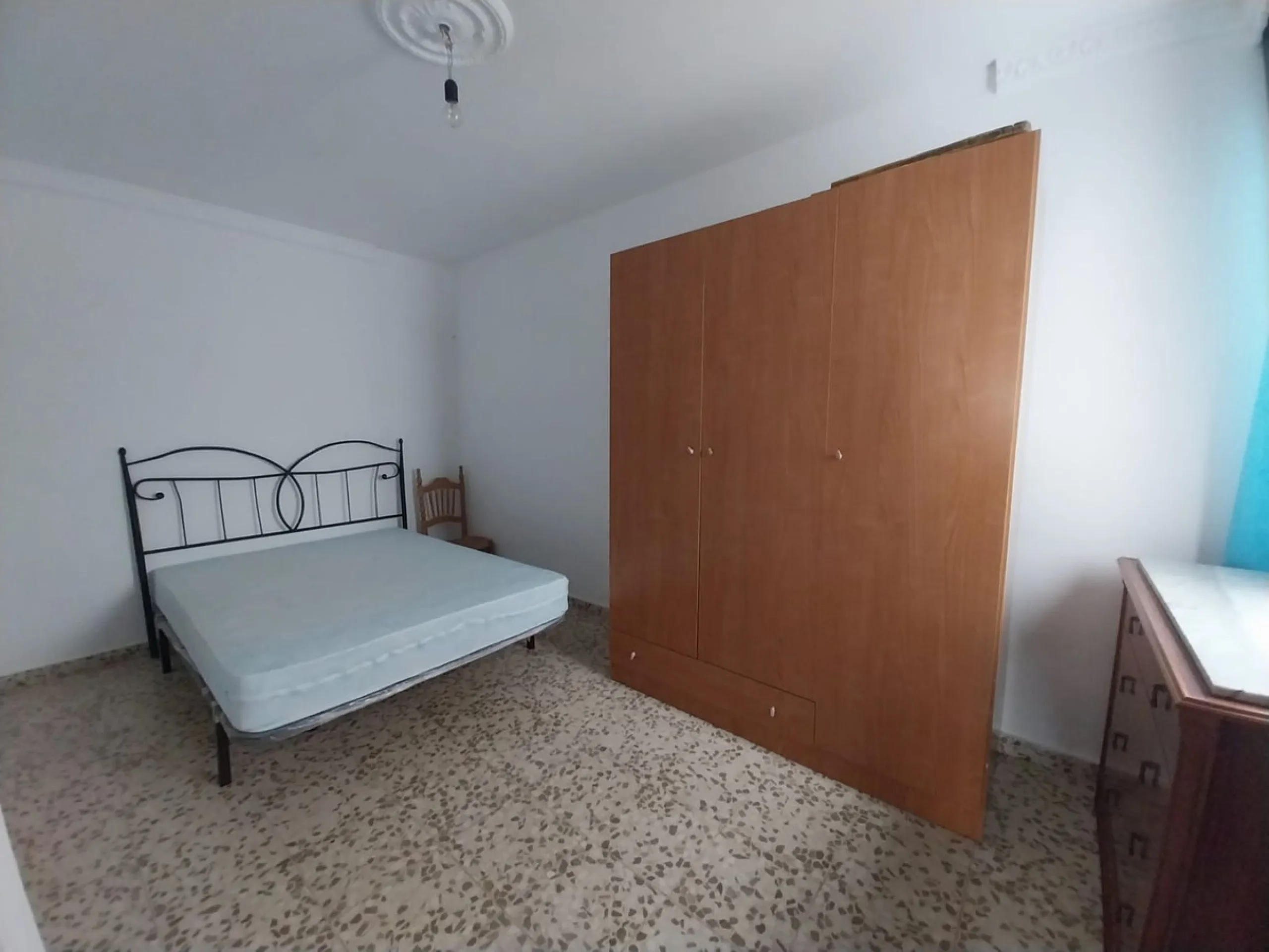 Spacious and Luminous 3-Bedroom Apartment in the Heart of Estepona's Centro – Exterior-Facing with Terrace, Elevator, and Prime Beach Proximity!
