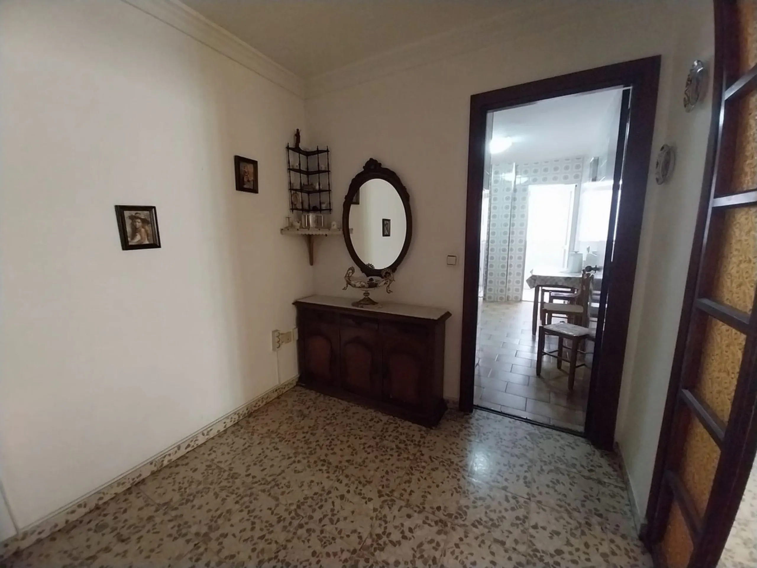 Spacious and Luminous 3-Bedroom Apartment in the Heart of Estepona's Centro – Exterior-Facing with Terrace, Elevator, and Prime Beach Proximity!
