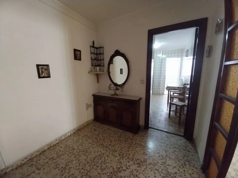 Spacious and Luminous 3-Bedroom Apartment in the Heart of Estepona's Centro – Exterior-Facing with Terrace, Elevator, and Prime Beach Proximity!