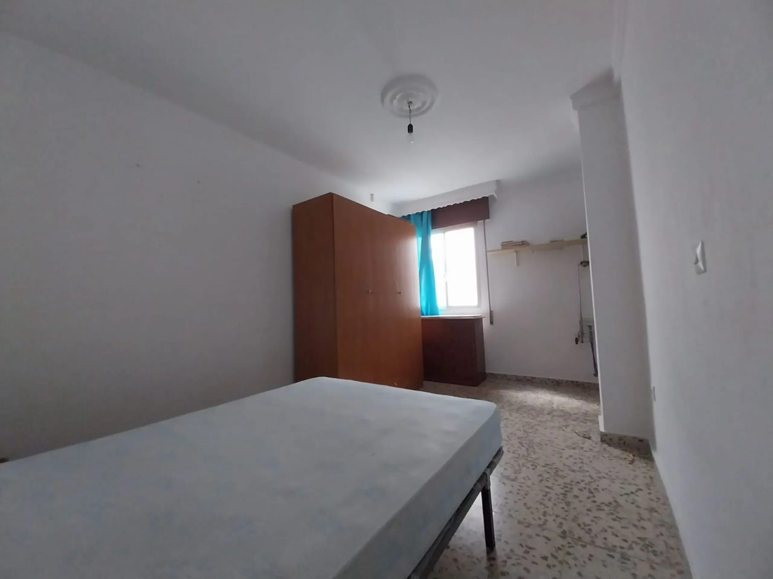 Spacious and Luminous 3-Bedroom Apartment in the Heart of Estepona's Centro – Exterior-Facing with Terrace, Elevator, and Prime Beach Proximity!